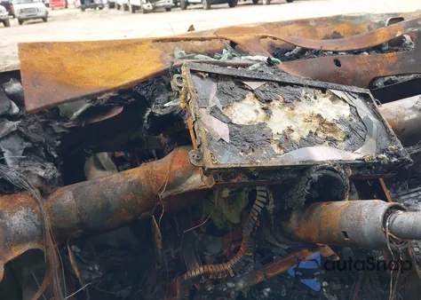 2013 Cadillac Xts Platinum from USA, damaged, VIN 2G61U5S37D9222465